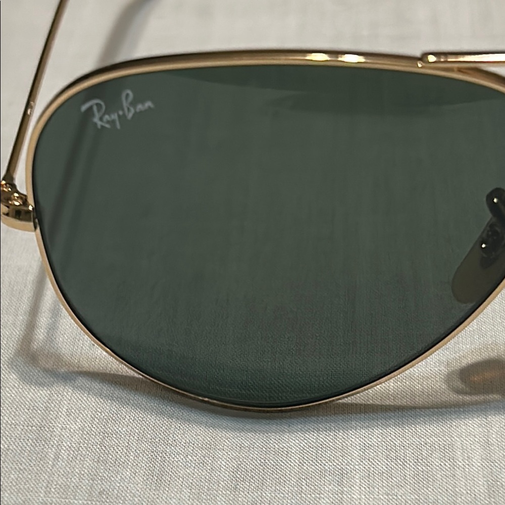 NWOT. Ray-Ban Gold Frame Sunglasses with Dark Lenses - Picture 4 of 8